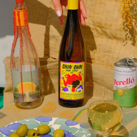 chin chin vinho verde noble rot  bottle being grabbed by a hand