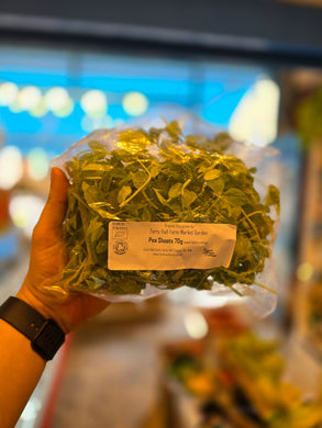 bag of fresh organic pea shoots 70 grams