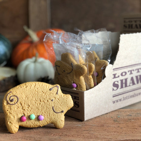gingerbread pig packaged on wooden surface